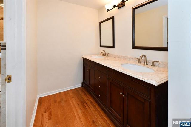 22 Gloria Drive, Allendale, NJ 07401