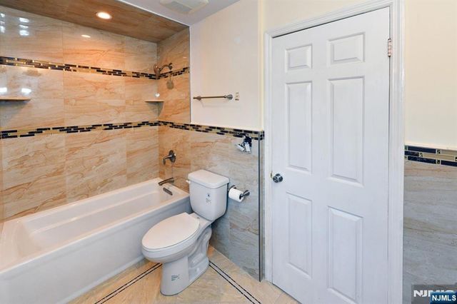 22 Gloria Drive, Allendale, NJ 07401