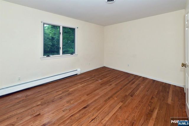 22 Gloria Drive, Allendale, NJ 07401