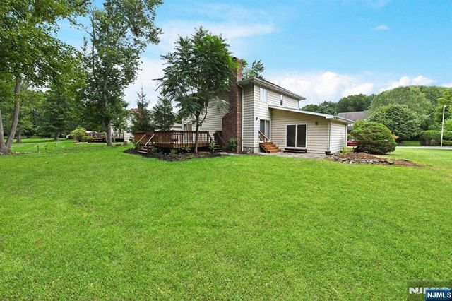 22 Gloria Drive, Allendale, NJ 07401