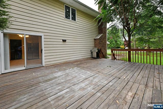 22 Gloria Drive, Allendale, NJ 07401