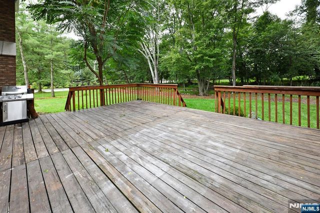 22 Gloria Drive, Allendale, NJ 07401