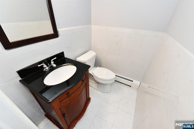 22 Gloria Drive, Allendale, NJ 07401