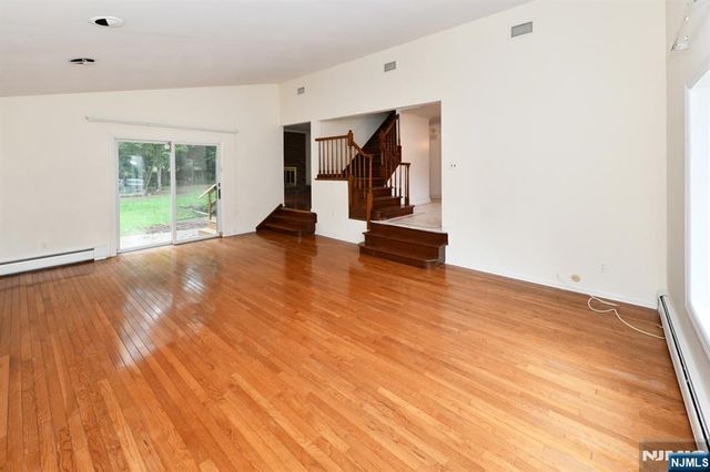 22 Gloria Drive, Allendale, NJ 07401