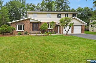 22 Gloria Drive, Allendale, NJ 07401