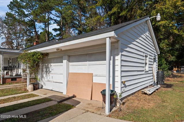 1500 Pollock Street, Kinston, NC 28501