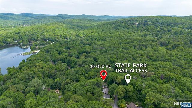 39 Old Road, Ringwood, NJ 07456