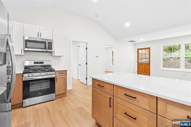 39 Old Road, Ringwood, NJ 07456