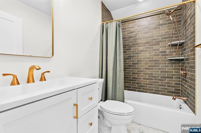 39 Old Road, Ringwood, NJ 07456