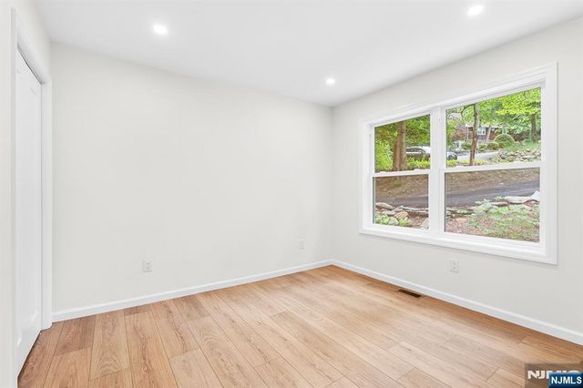39 Old Road, Ringwood, NJ 07456