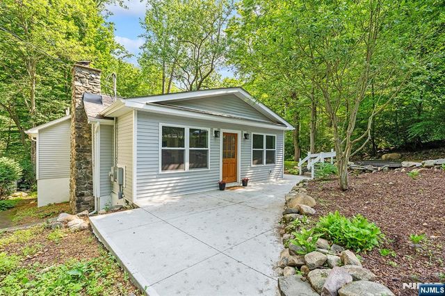 39 Old Road, Ringwood, NJ 07456