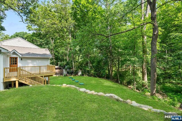 39 Old Road, Ringwood, NJ 07456