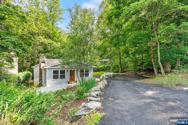 39 Old Road, Ringwood, NJ 07456