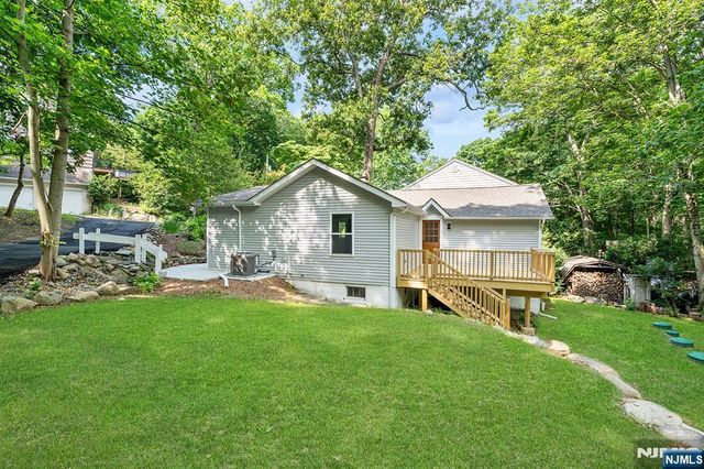 39 Old Road, Ringwood, NJ 07456
