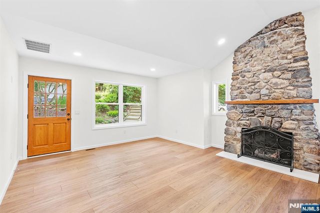 39 Old Road, Ringwood, NJ 07456
