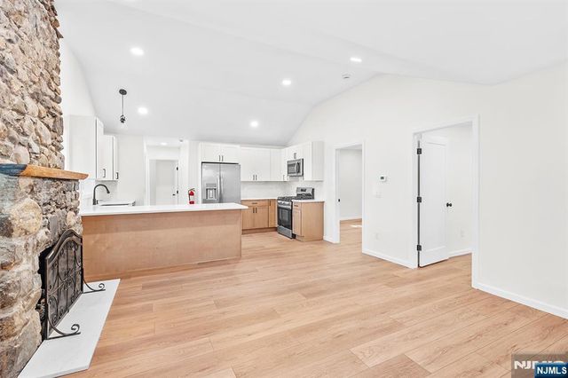 39 Old Road, Ringwood, NJ 07456
