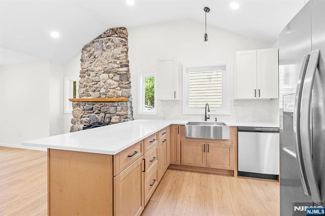 39 Old Road, Ringwood, NJ 07456