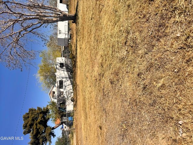 8026 Pearblossom Hwy, Pearblossom, CA 93553