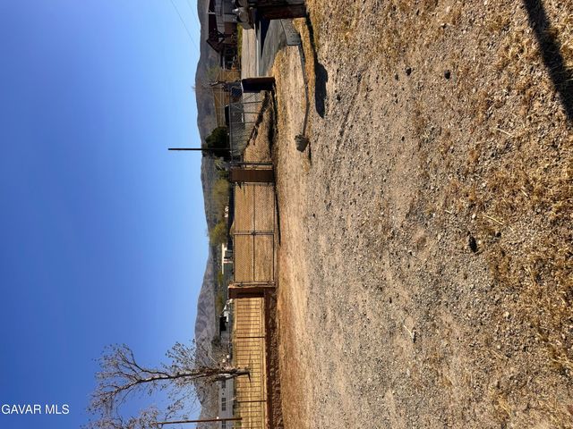 8026 Pearblossom Hwy, Pearblossom, CA 93553