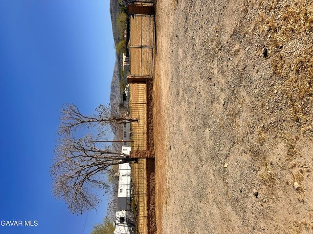 8026 Pearblossom Hwy, Pearblossom, CA 93553