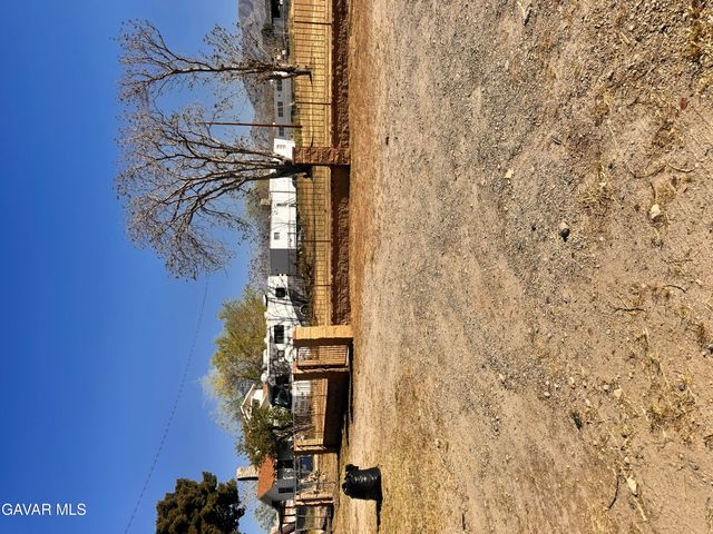 8026 Pearblossom Hwy, Pearblossom, CA 93553