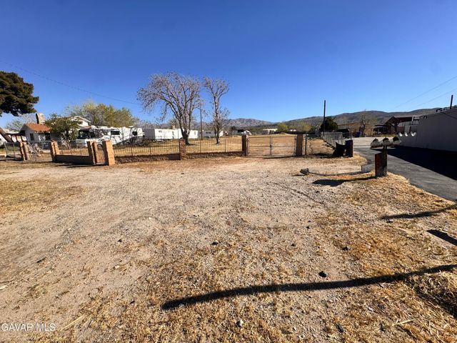 8026 Pearblossom Hwy, Pearblossom, CA 93553