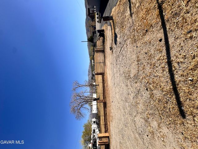 8026 Pearblossom Hwy, Pearblossom, CA 93553