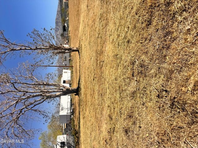 8026 Pearblossom Hwy, Pearblossom, CA 93553