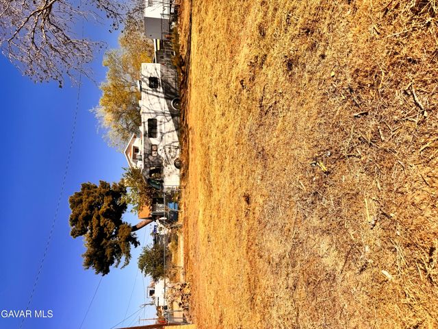 8026 Pearblossom Hwy, Pearblossom, CA 93553