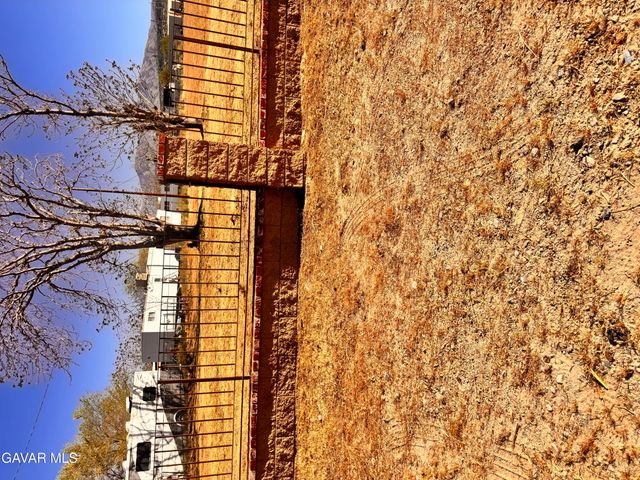 8026 Pearblossom Hwy, Pearblossom, CA 93553