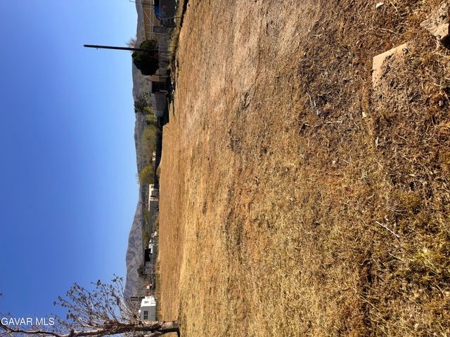 8026 Pearblossom Hwy, Pearblossom, CA 93553