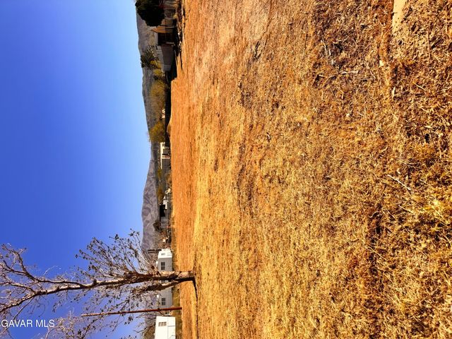 8026 Pearblossom Hwy, Pearblossom, CA 93553