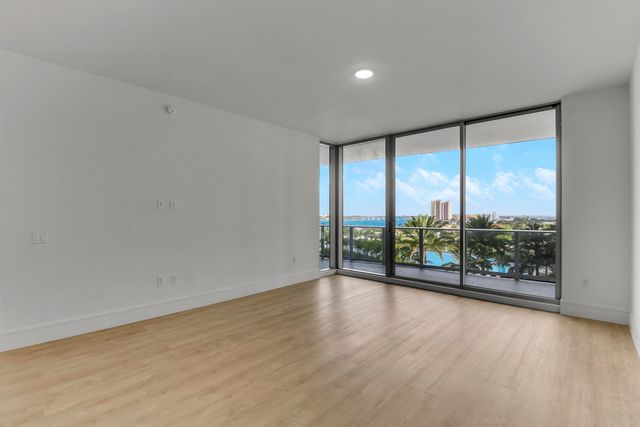 220 Lake Shore Drive 815, West Palm Beach, FL 33403