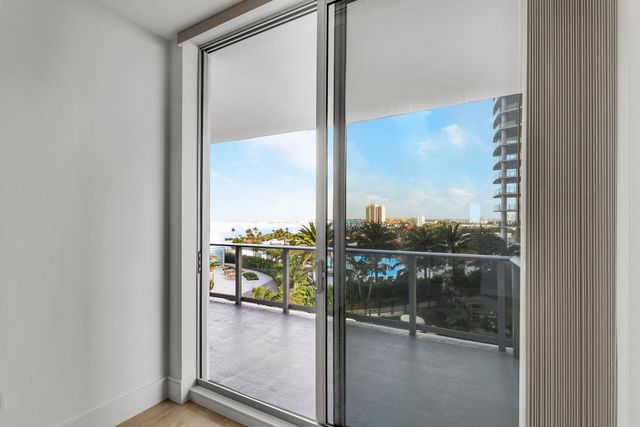 220 Lake Shore Drive 815, West Palm Beach, FL 33403