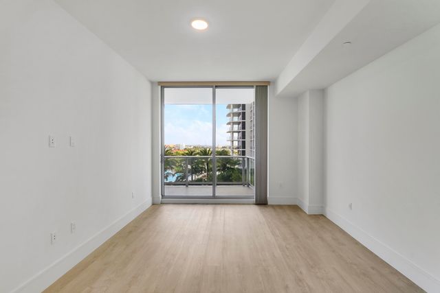 220 Lake Shore Drive 815, West Palm Beach, FL 33403
