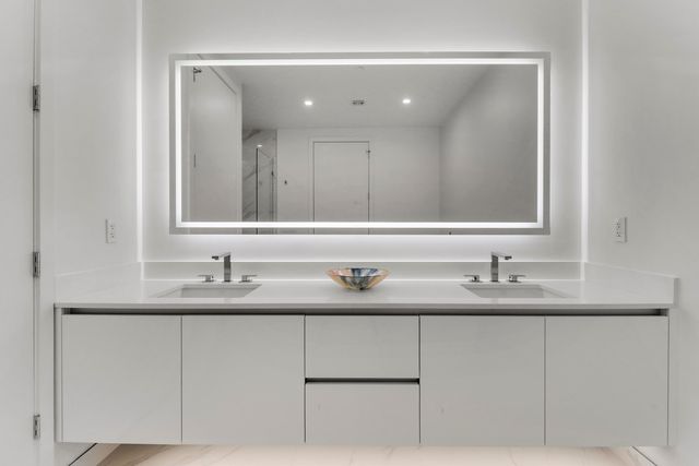 220 Lake Shore Drive 815, West Palm Beach, FL 33403