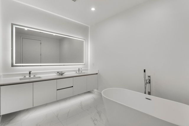 220 Lake Shore Drive 815, West Palm Beach, FL 33403