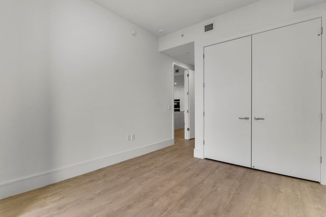 220 Lake Shore Drive 815, West Palm Beach, FL 33403