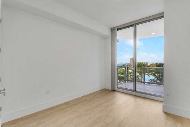 220 Lake Shore Drive 815, West Palm Beach, FL 33403