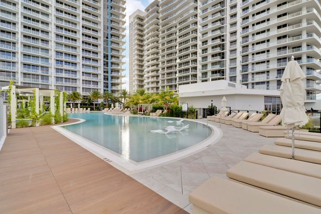 220 Lake Shore Drive 815, West Palm Beach, FL 33403