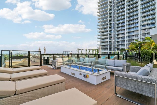 220 Lake Shore Drive 815, West Palm Beach, FL 33403