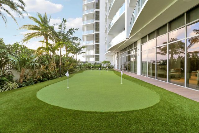 220 Lake Shore Drive 815, West Palm Beach, FL 33403
