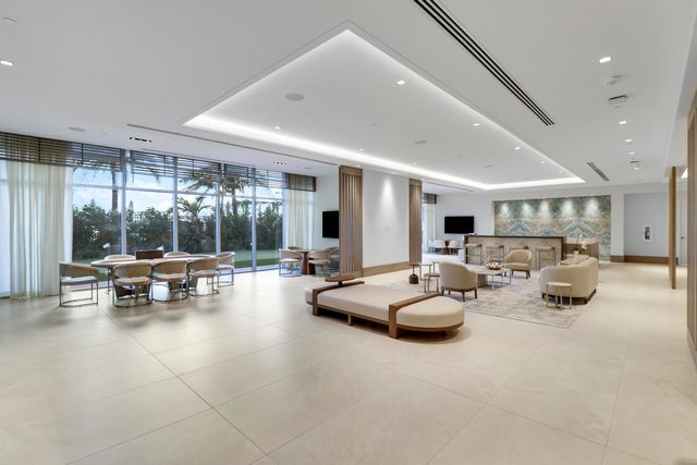 220 Lake Shore Drive 815, West Palm Beach, FL 33403