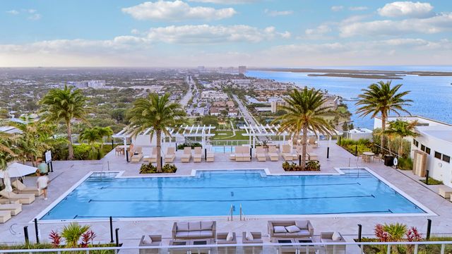 220 Lake Shore Drive 815, West Palm Beach, FL 33403