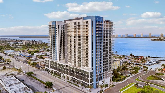 220 Lake Shore Drive 815, West Palm Beach, FL 33403
