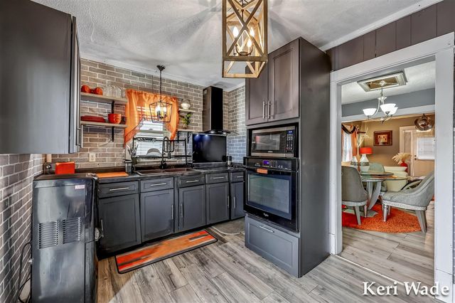 1099 Aurora Avenue, Muskegon, MI 49442