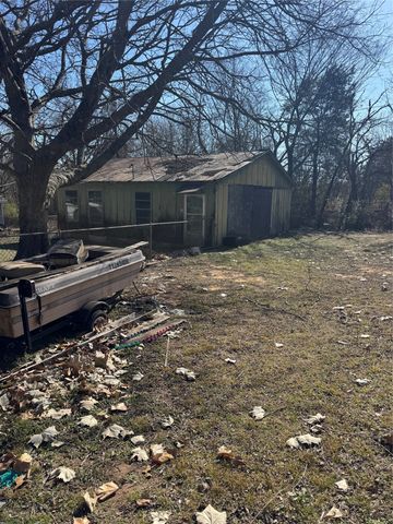 214 E Acheson Street, Denison, TX 75021