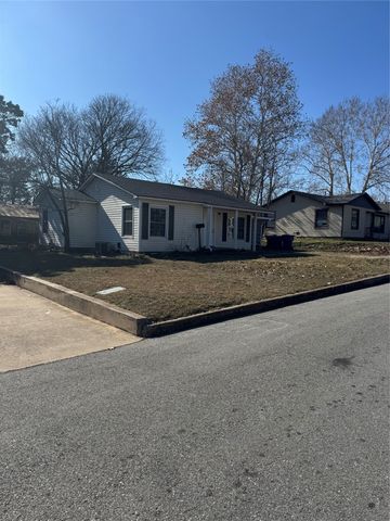 214 E Acheson Street, Denison, TX 75021