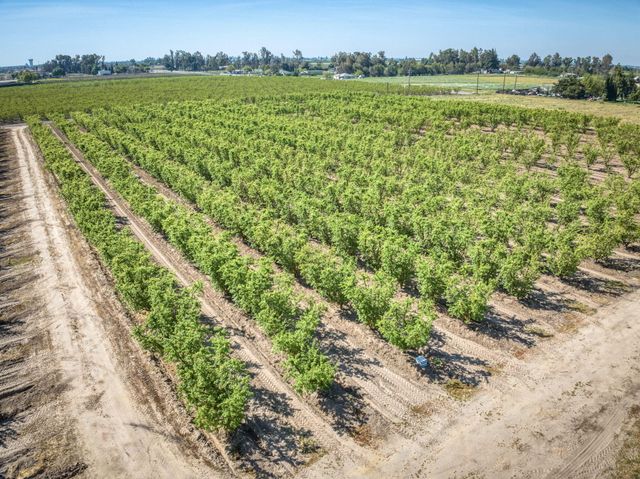 42682 Road 72, Dinuba, CA 93618