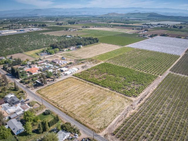 42682 Road 72, Dinuba, CA 93618
